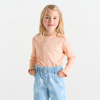 تيشيرت مضلع ومزين برسوم باللون البرتقالي المشمشي للفتيات.